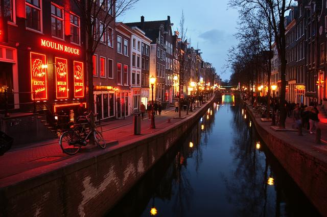 Квартал Красных Фонарей в Амстердаме 