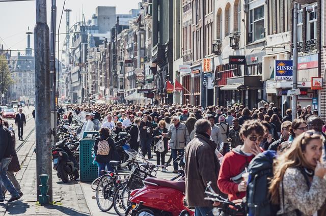 Люди в амстердаме