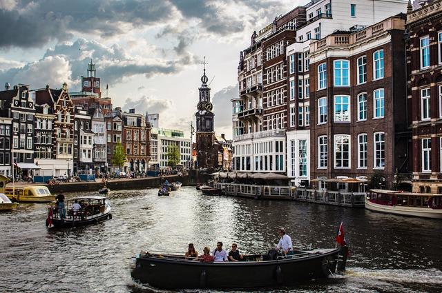 Лодки в амстердаме