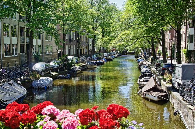 Канал в Амстердаме