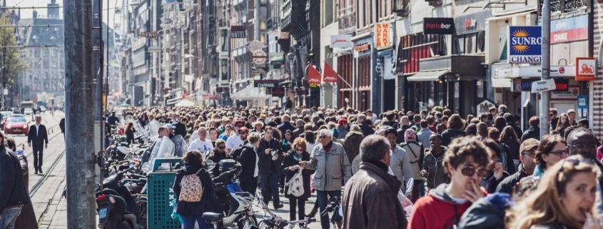 Люди на улицах Амстердама