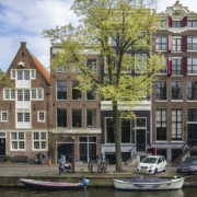 Март в Амстердаме